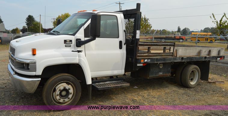 image for item F8351 2003 Chevrolet C4500 flatbed truck