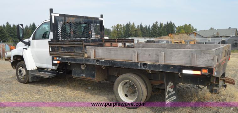 image for item F8351 2003 Chevrolet C4500 flatbed truck