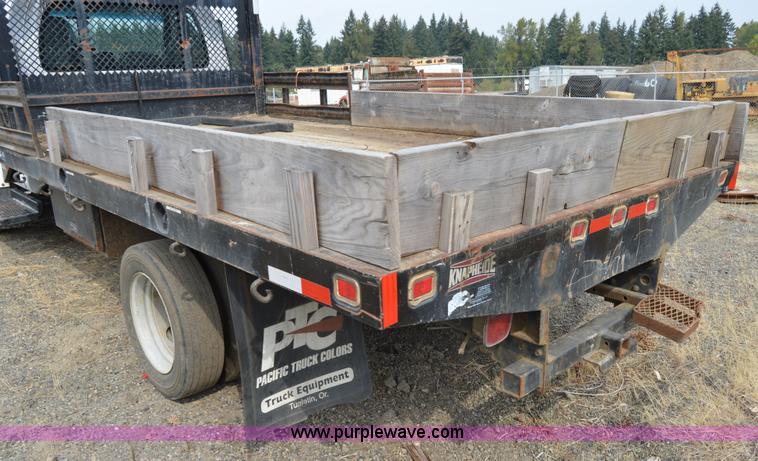 image for item F8351 2003 Chevrolet C4500 flatbed truck
