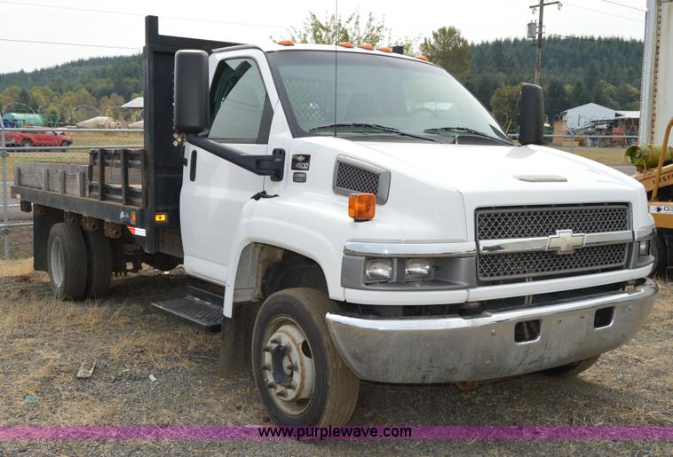 image for item F8351 2003 Chevrolet C4500 flatbed truck