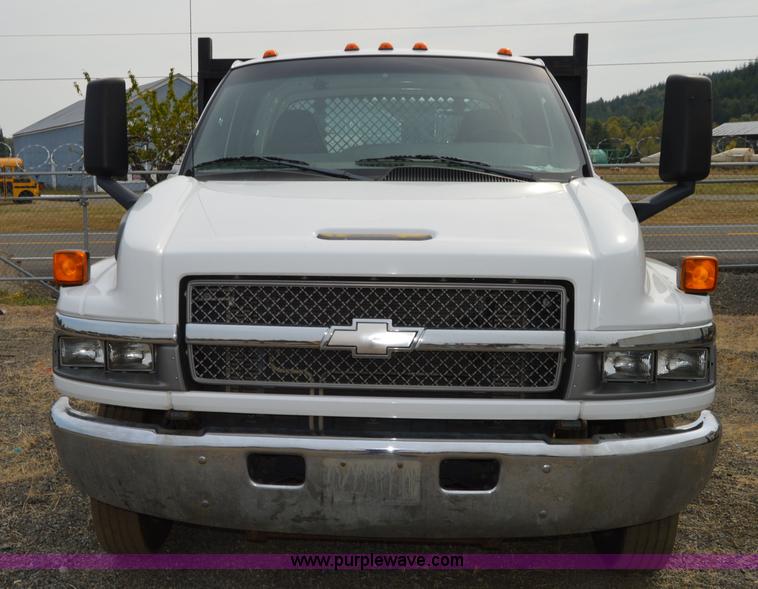 image for item F8351 2003 Chevrolet C4500 flatbed truck