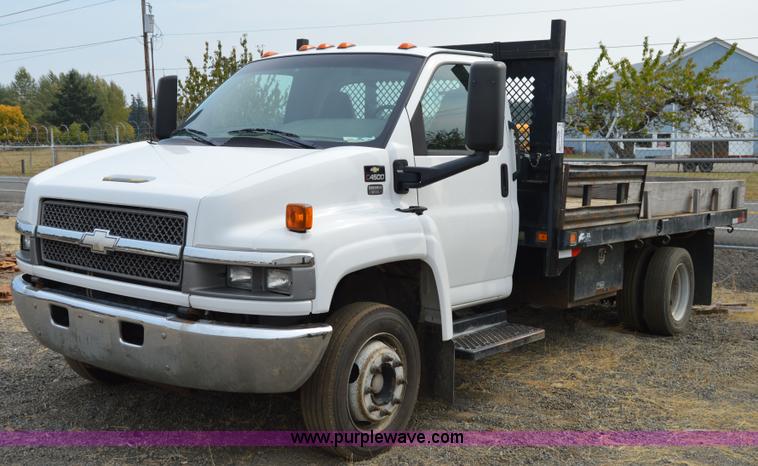 image for item F8351 2003 Chevrolet C4500 flatbed truck