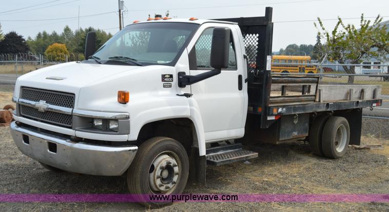image for item F8351 2003 Chevrolet C4500 flatbed truck