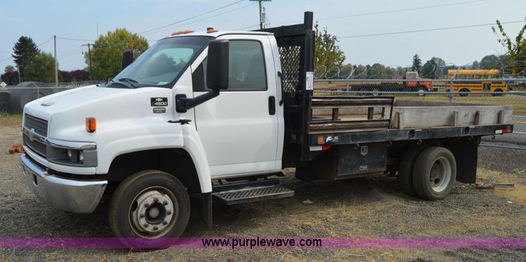 image for item F8351 2003 Chevrolet C4500 flatbed truck