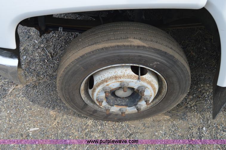 image for item F8351 2003 Chevrolet C4500 flatbed truck