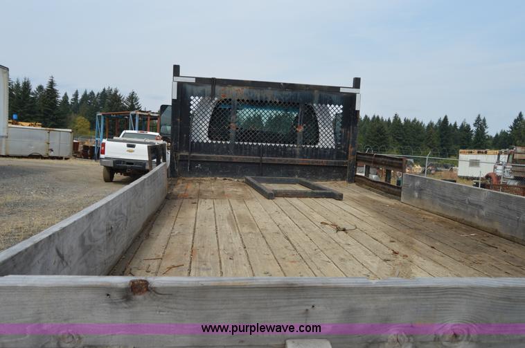image for item F8351 2003 Chevrolet C4500 flatbed truck