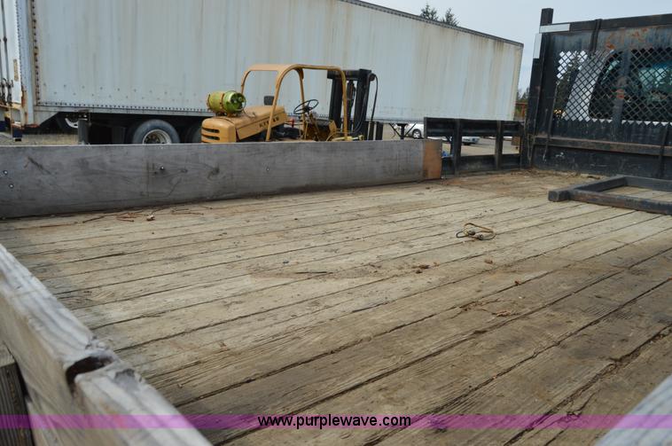 image for item F8351 2003 Chevrolet C4500 flatbed truck