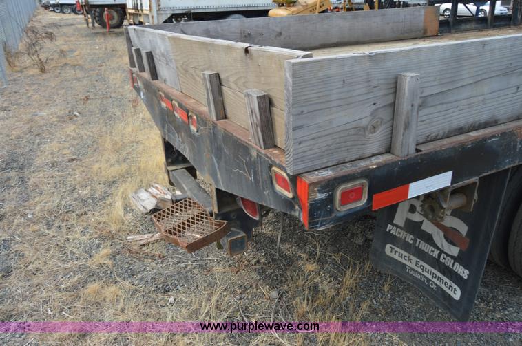 image for item F8351 2003 Chevrolet C4500 flatbed truck