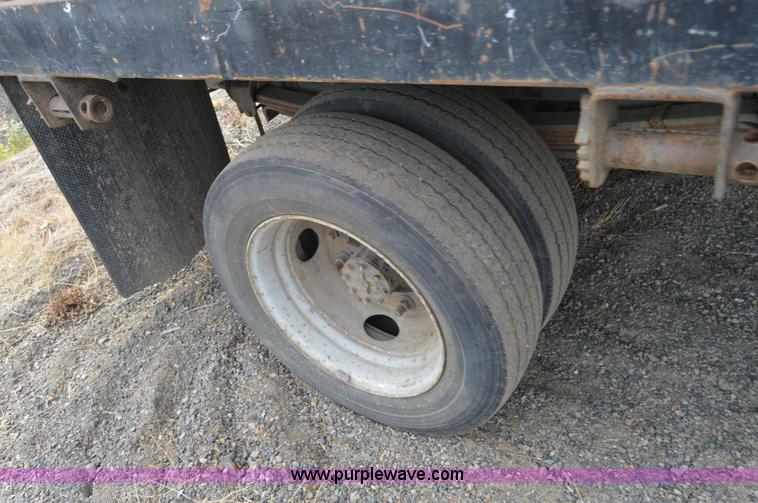 image for item F8351 2003 Chevrolet C4500 flatbed truck