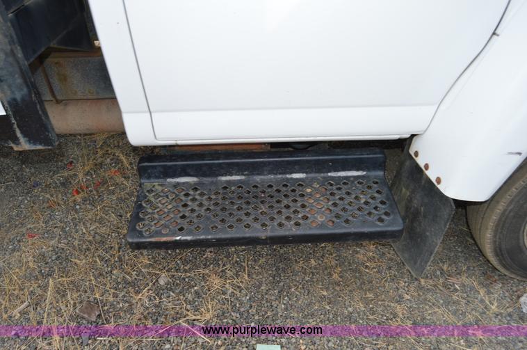 image for item F8351 2003 Chevrolet C4500 flatbed truck