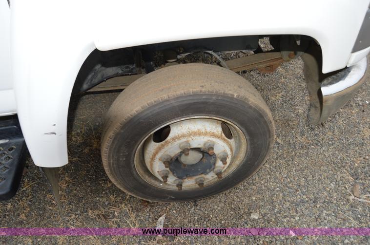 image for item F8351 2003 Chevrolet C4500 flatbed truck