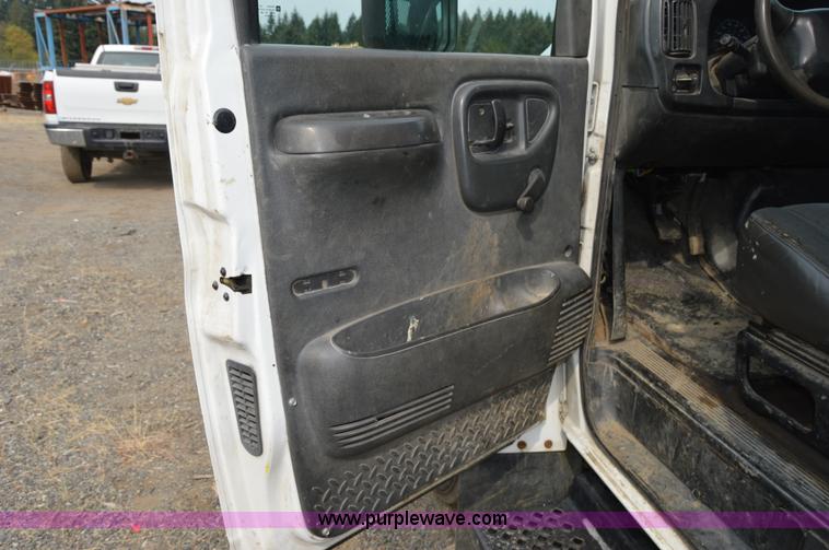 image for item F8351 2003 Chevrolet C4500 flatbed truck