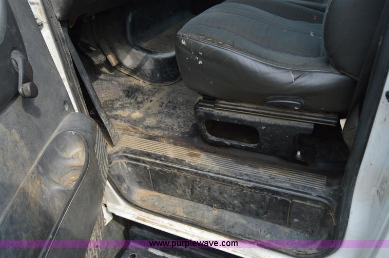 image for item F8351 2003 Chevrolet C4500 flatbed truck