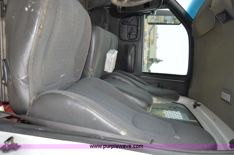 image for item F8351 2003 Chevrolet C4500 flatbed truck