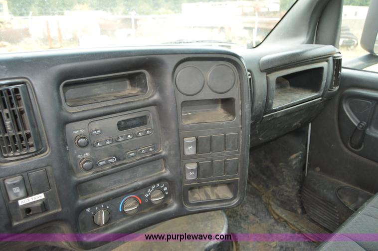 image for item F8351 2003 Chevrolet C4500 flatbed truck