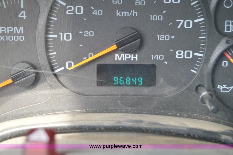 image for item F8351 2003 Chevrolet C4500 flatbed truck