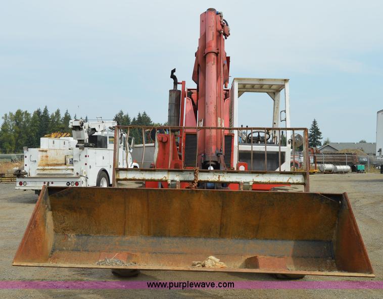 image for item F8352 1987 Manitoe R1134-4TC telehandler