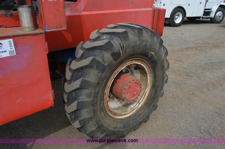 image for item F8352 1987 Manitoe R1134-4TC telehandler