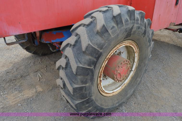 image for item F8352 1987 Manitoe R1134-4TC telehandler