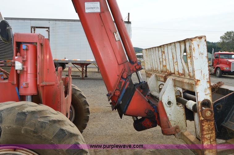 image for item F8352 1987 Manitoe R1134-4TC telehandler