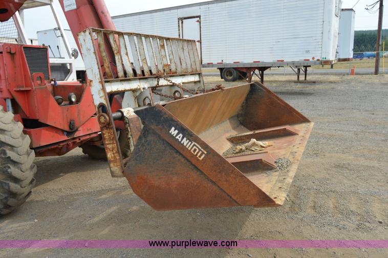 image for item F8352 1987 Manitoe R1134-4TC telehandler