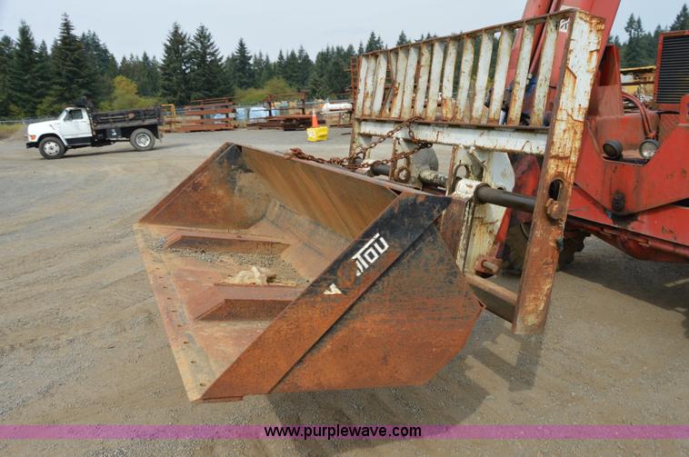 image for item F8352 1987 Manitoe R1134-4TC telehandler