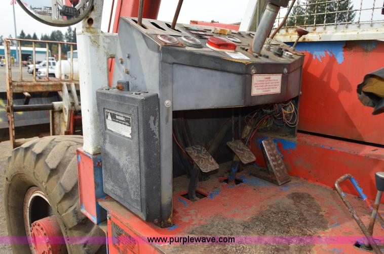 image for item F8352 1987 Manitoe R1134-4TC telehandler