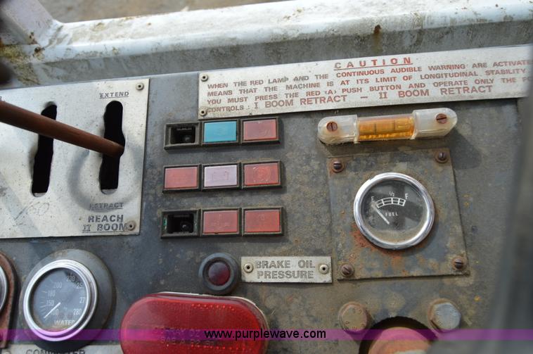 image for item F8352 1987 Manitoe R1134-4TC telehandler