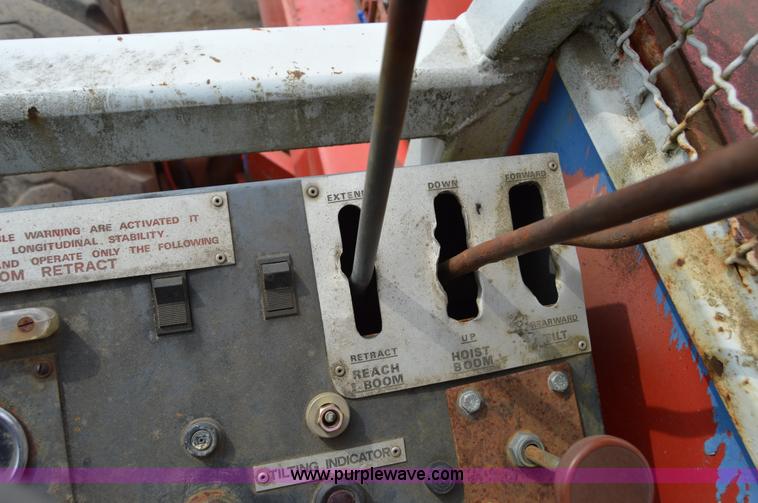 image for item F8352 1987 Manitoe R1134-4TC telehandler