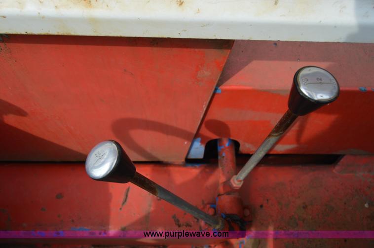 image for item F8352 1987 Manitoe R1134-4TC telehandler