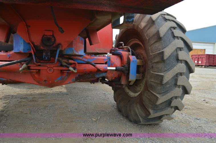 image for item F8352 1987 Manitoe R1134-4TC telehandler