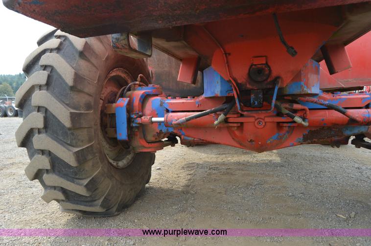 image for item F8352 1987 Manitoe R1134-4TC telehandler