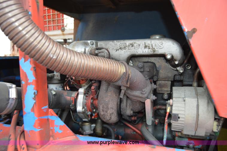 image for item F8352 1987 Manitoe R1134-4TC telehandler