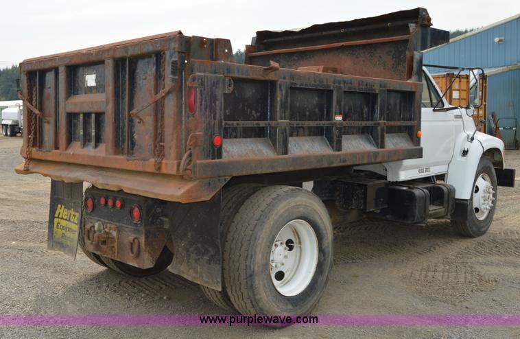 image for item F8354 1997 Ford F800 dump truck