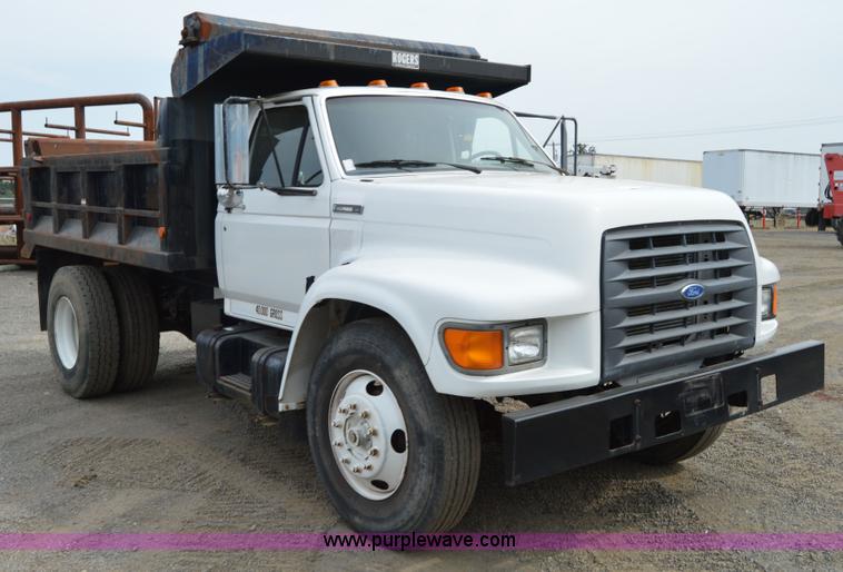 image for item F8354 1997 Ford F800 dump truck