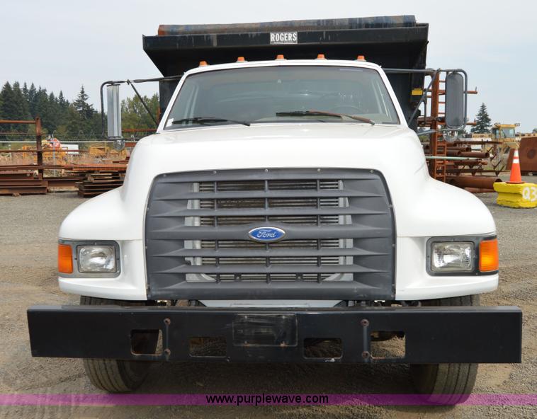 image for item F8354 1997 Ford F800 dump truck