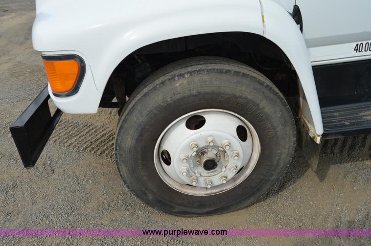 image for item F8354 1997 Ford F800 dump truck