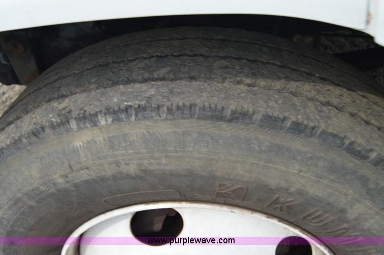 image for item F8354 1997 Ford F800 dump truck