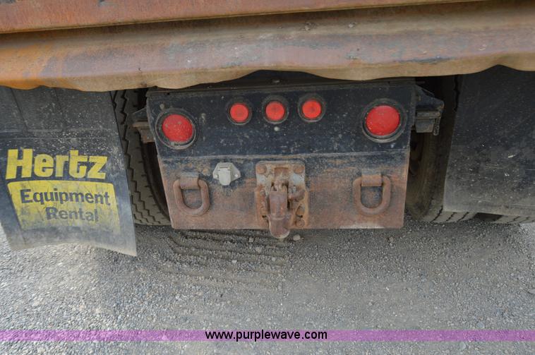image for item F8354 1997 Ford F800 dump truck