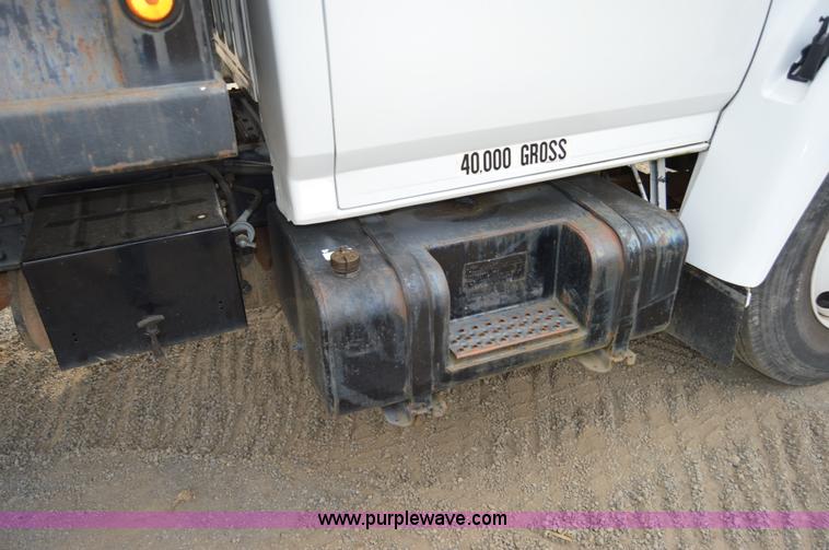 image for item F8354 1997 Ford F800 dump truck