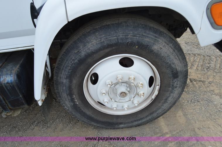 image for item F8354 1997 Ford F800 dump truck