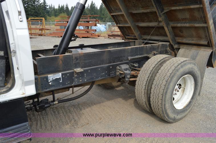 image for item F8354 1997 Ford F800 dump truck