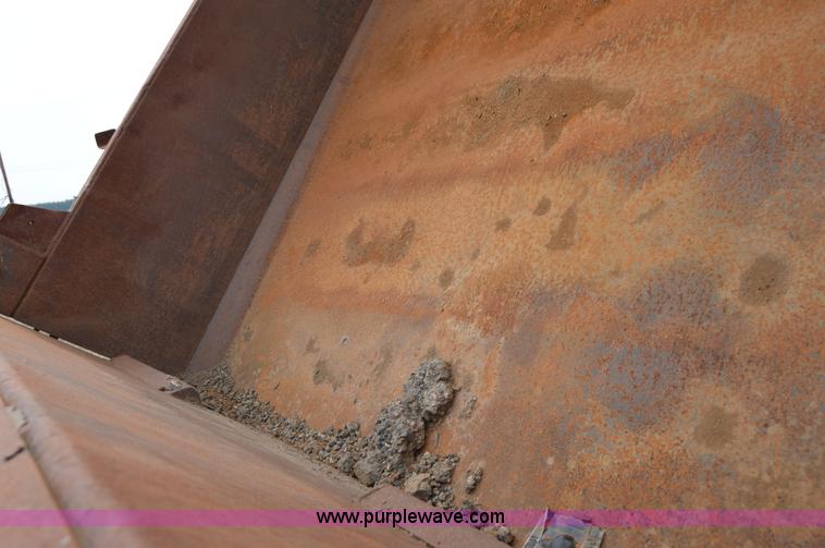 image for item F8354 1997 Ford F800 dump truck