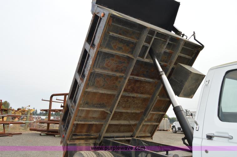 image for item F8354 1997 Ford F800 dump truck