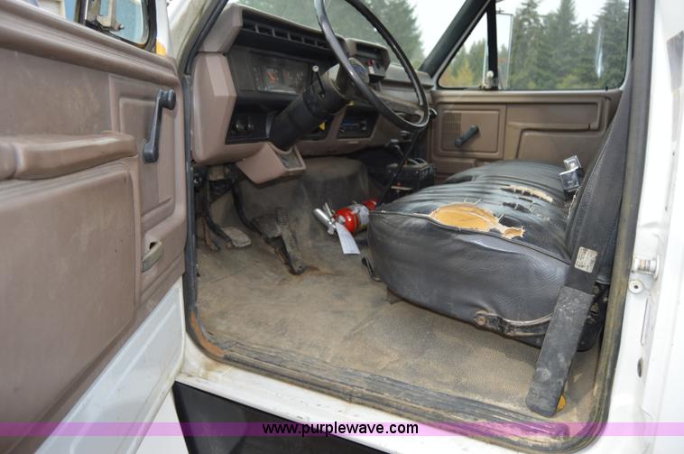 image for item F8354 1997 Ford F800 dump truck