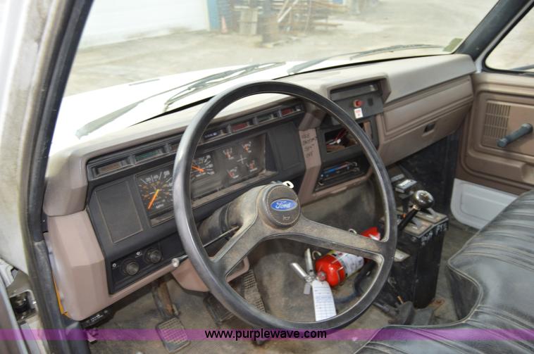 image for item F8354 1997 Ford F800 dump truck