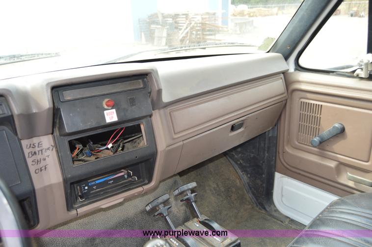 image for item F8354 1997 Ford F800 dump truck