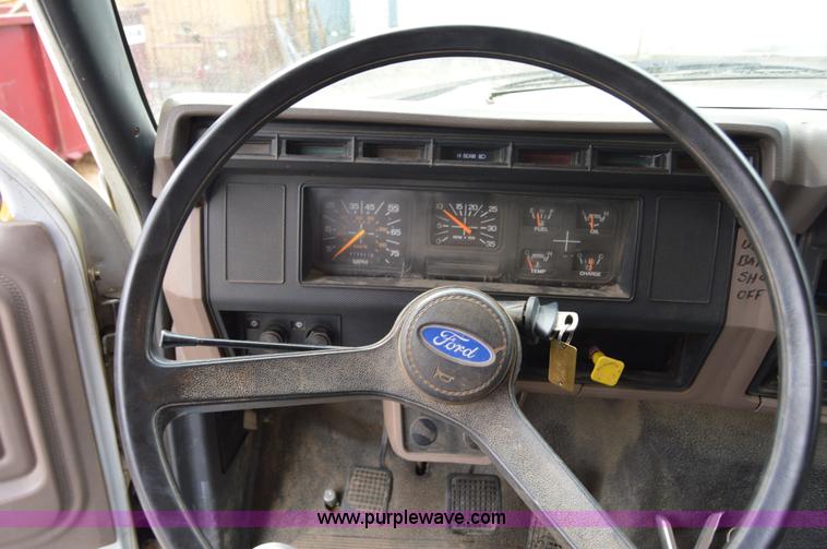 image for item F8354 1997 Ford F800 dump truck