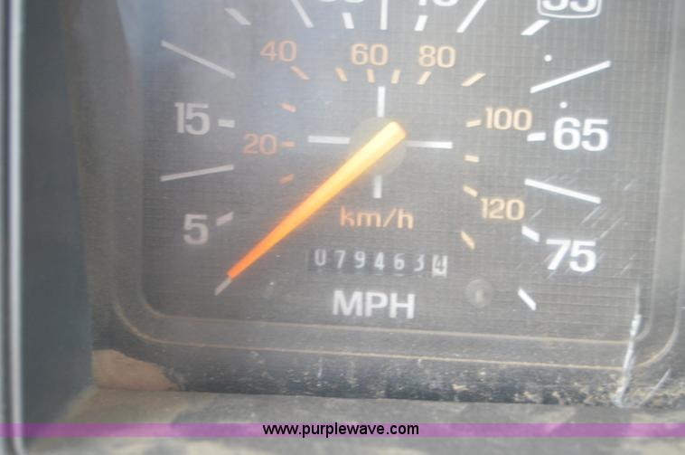 image for item F8354 1997 Ford F800 dump truck