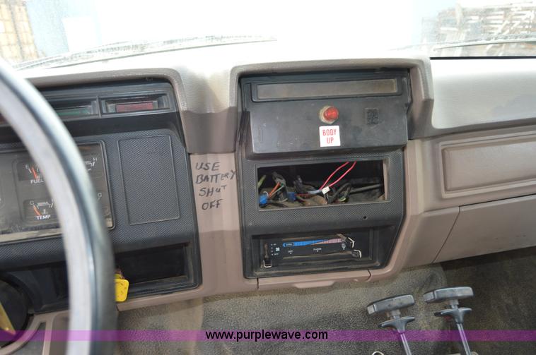 image for item F8354 1997 Ford F800 dump truck